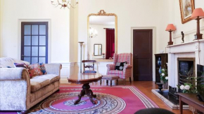 Spacious 2-Bedroom Georgian Edinburgh City Apartment